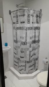 Koupelna v ubytování Av Mayo Apt with a view of the Barolo Palace + 12 fotografií