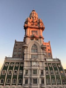 Fotografie z fotogalerie ubytování Av Mayo Apt with a view of the Barolo Palace v destinaci La Porteña