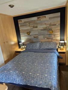 Voodi või voodid majutusasutuse CHAPEL ST LEONARDS- EN-SUITE -2 Bedrooms -Sleeps 6-Pets Welcome- toas