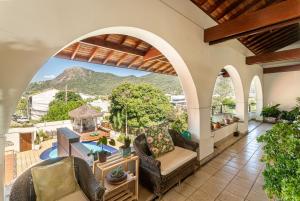 an outdoor living room with a view of a mountain at Mansão em Niterói com Piscina e Vista Mar | LD 58 in Icaraí