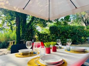 Φαγητό σε αυτό το διαμέρισμα ή κάπου εκεί κοντά