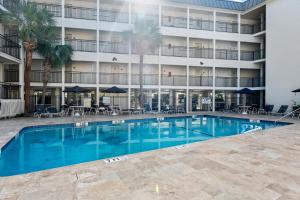 Πισίνα στο ή κοντά στο Beach Access Oceanfront Hilton Head Studio