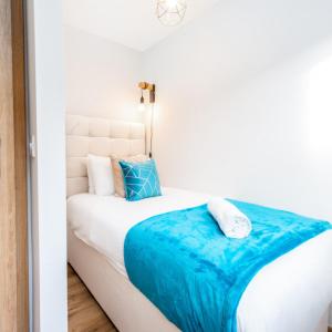 Ένα ή περισσότερα κρεβάτια σε δωμάτιο στο Two Bed Apartment - Two Parking Spaces - Stourbridge 1cSt