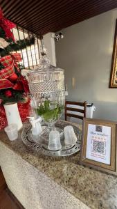 a glass vase sitting on top of a counter at Hotel Dourado in Alfenas +19 photos