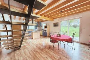 Gallery image of Belle maison tout confort, vue exceptionnelle ! in Aste-Béon +18 photos