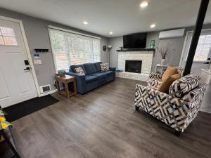 Posezení v ubytování Casa Rosado @ Pocono II by Lake Hot Tub Camelback