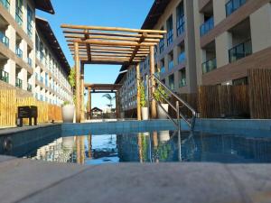 Bazén v ubytování Flat de Luxo- Jacuzzi Privativa a 300m da praia! nebo v jeho okolí