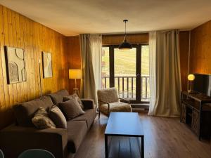 Χώρος καθιστικού στο Acogedor Estudio en Pas de la Casa a pie de pistas