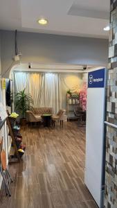 a living room with a couch and a table at نزل الصيف للشقق المخدومة in Al Namas