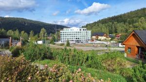 En generel udsigt til bjerge eller udsigt til bjerge taget fra lejlighedshotellet