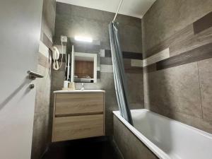 Ένα μπάνιο στο Acogedor Estudio en Pas de la Casa a pie de pistas +93 φωτογραφίες