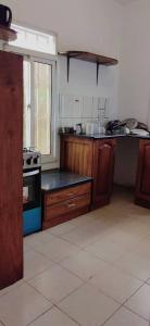 Kuchyň nebo kuchyňský kout v ubytování Elite Bookings Happy Homes And NJUFFA Enterprise