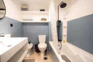 a bathroom with a toilet and a sink and a tub at Porto Panorama by Sira Stays in Porto +24 photos