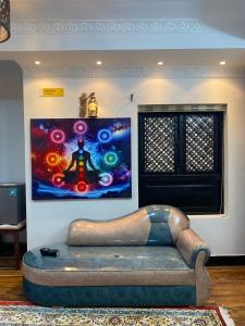 Posezení v ubytování TheNest Heritage Villa Near Pashupati- Luxury Stay in Kathmandu