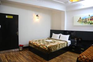 Postel nebo postele na pokoji v ubytování TheNest Heritage Villa Near Pashupati- Luxury Stay in Kathmandu