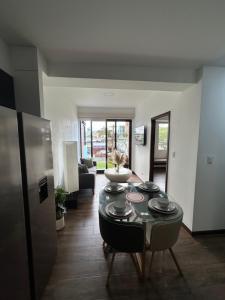 Kuchyň nebo kuchyňský kout v ubytování Apartment in zone 10 with Pool & Gym