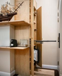 Η κουζίνα ή μικρή κουζίνα στο Strands Of Time Hotel Bruges