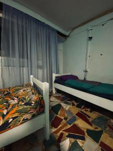 Ένα ή περισσότερα κρεβάτια σε δωμάτιο στο New guest house in old tbilisi