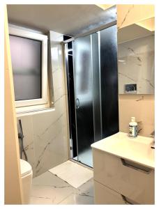 a bathroom with a shower and a sink and a toilet at Anfitrite Suite Room in Pozzallo