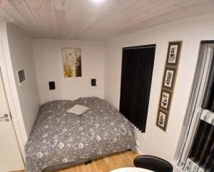 a small bedroom with a bed and a window at Cozy Cottage Near the Skjern River in Tarm