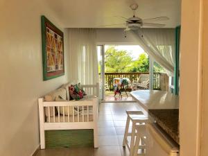 a kitchen and living room with a ceiling fan at Cadaques Bayahibe Family Apts in Bayahibe