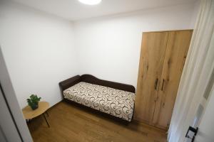 Postel nebo postele na pokoji v ubytování Cristal Palace Suites 004