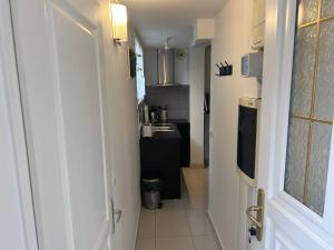 Η κουζίνα ή μικρή κουζίνα στο Séjour magique entre Paris et Disney