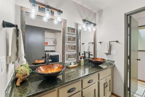 Kuchyň nebo kuchyňský kout v ubytování Alpine Cabin + 28 fotografií