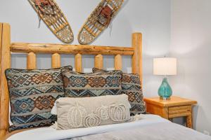 Postel nebo postele na pokoji v ubytování Alpine Cabin