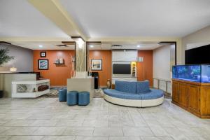 a lobby with a large blue couch and a flat screen tv at Best Western Waldo Inn & Suites in Waldo