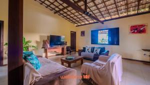 TV a/nebo společenská místnost v ubytování Sitio em Imbassai com Piscina Perto da Praia