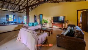 TV a/nebo společenská místnost v ubytování Sitio em Imbassai com Piscina Perto da Praia