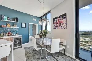 Fotografie z fotogalerie ubytování Edgewater Penthouse Retreat with Bay Views v Miami