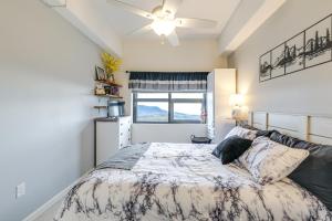 una camera da letto con un letto e una finestra di Majestic Mtn Views, Heated Pool! Sugartop Condo a Sugar Mountain Altre 22 foto