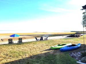 Galeriebild der Unterkunft New! Huron Paradise - Family-Friendly Lakefront! in Au Gres