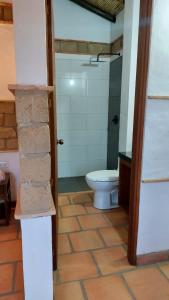 Koupelna v ubytování Casa Campestre a Estrenar Ráquira