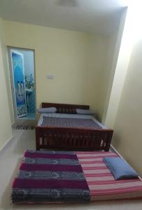 Postel nebo postele na pokoji v ubytování Shree chendur Residency Roomstay