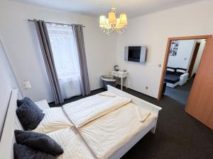 Ένα ή περισσότερα κρεβάτια σε δωμάτιο στο Hotel Gader a reštaurácia RaMarti +12 φωτογραφίες