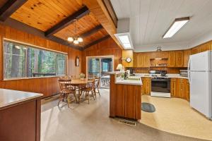 Kuchyň nebo kuchyňský kout v ubytování Cabin #10