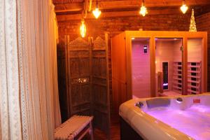 Koupelna v ubytování Holiday Home Croce With Spa + 35 fotografií