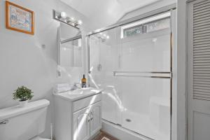 Koupelna v ubytování Cabin #2 + 19 fotografií