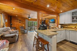 Kuchyň nebo kuchyňský kout v ubytování Cabin #4