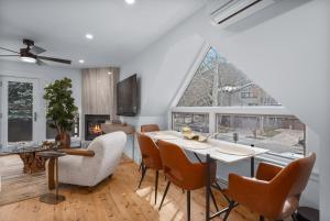 Φωτογραφία από το άλμπουμ του Aspen Townhouse West Unit 1, Fully Renovated and Steps from Downtown στο Άσπεν