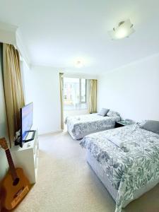 Кровать или кровати в номере City Huge Terrace Pool-spa-gym Free Parking