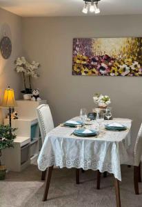 Fotografie z fotogalerie ubytování Pet Friendly Bellevue Condo with Stunning City Views v destinaci Bellevue