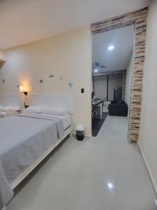 Giường trong phòng chung tại FIESTA MIRAMAR +118 ảnh