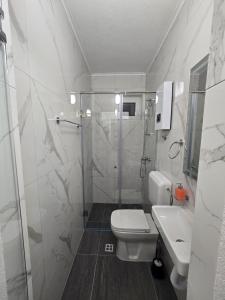 Ένα μπάνιο στο Vila La Familia