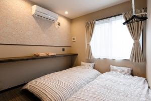 Postel nebo postele na pokoji v ubytování Quiet family-friendly lodging