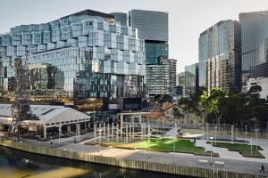 een uitzicht op een stad met hoge gebouwen bij 1 Hotel Melbourne in Melbourne