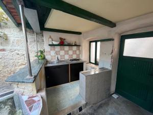 Η κουζίνα ή μικρή κουζίνα στο Apartments by the sea Kukljica, Ugljan - 11584